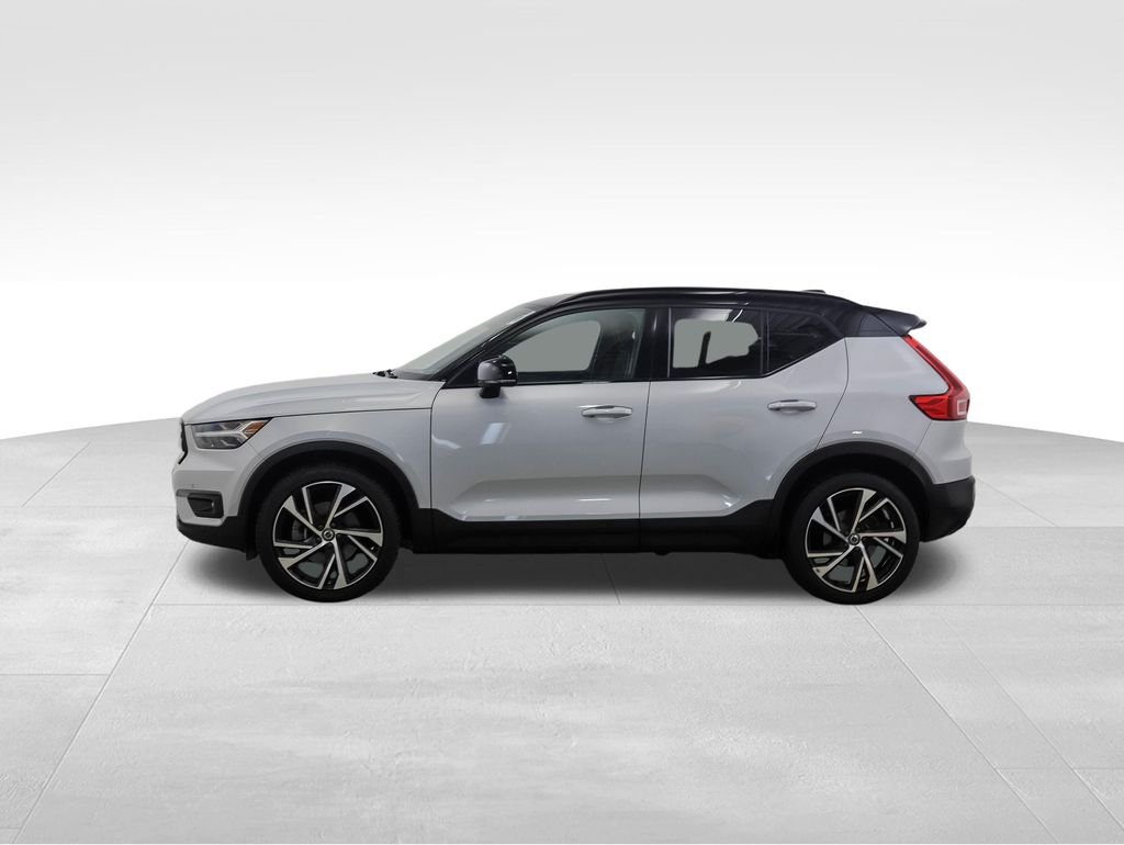 Used 2021 Volvo XC40 R-Design with VIN YV4162UM4M2605528 for sale in Minneapolis, Minnesota