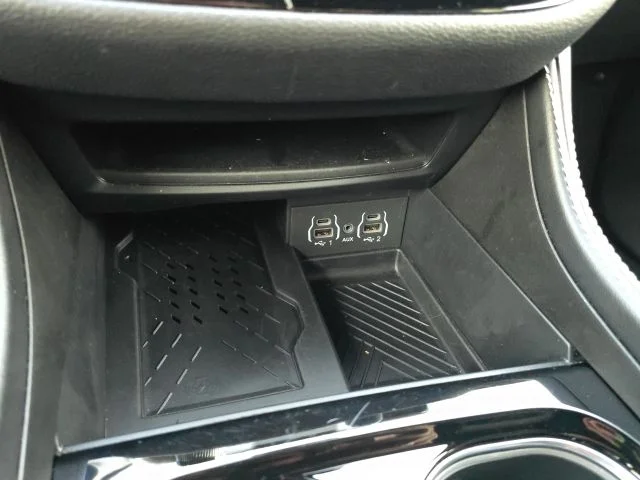 Used 2025 White Chrysler Limited image 44