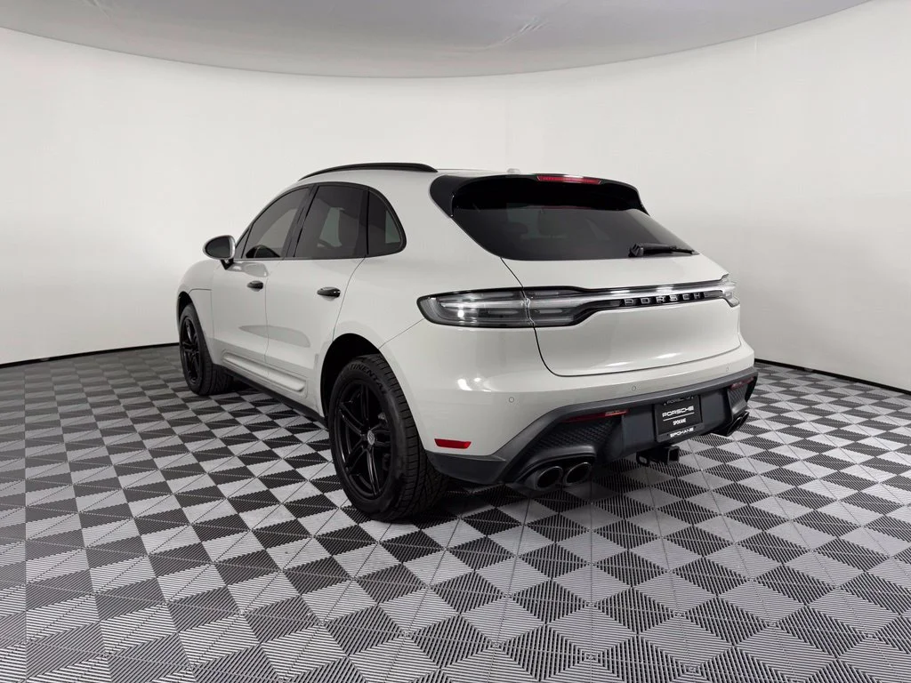 Certified Used 2022  Porsche  image 3