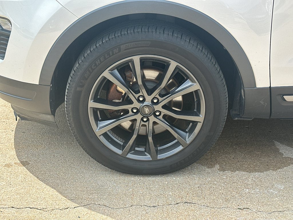 Used 2018 White Platinum Metallic Tri-Coat Ford XLT image 6