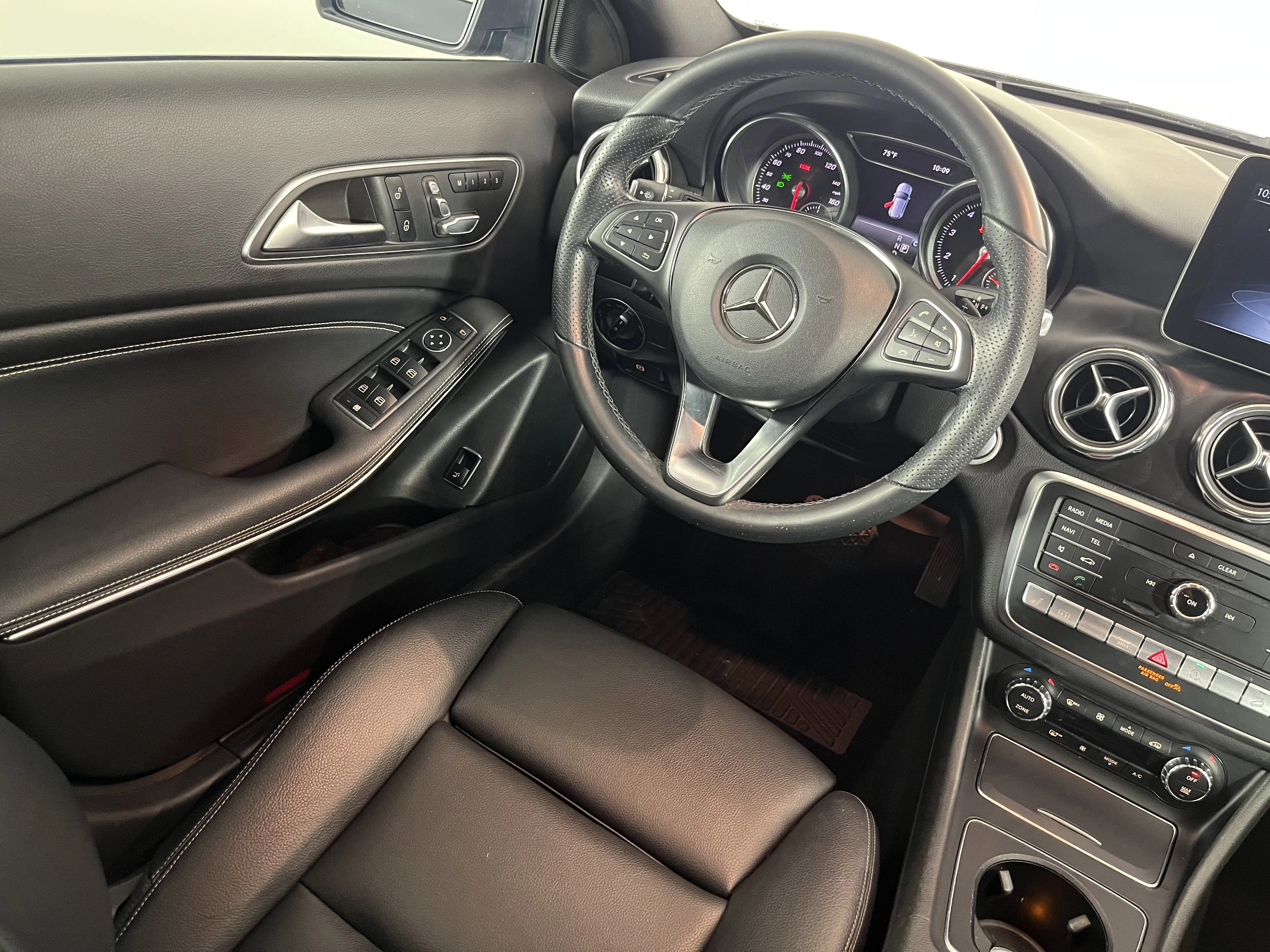 Used 2019 Mountain Grey Metallic Mercedes-Benz GLA 250 image 9