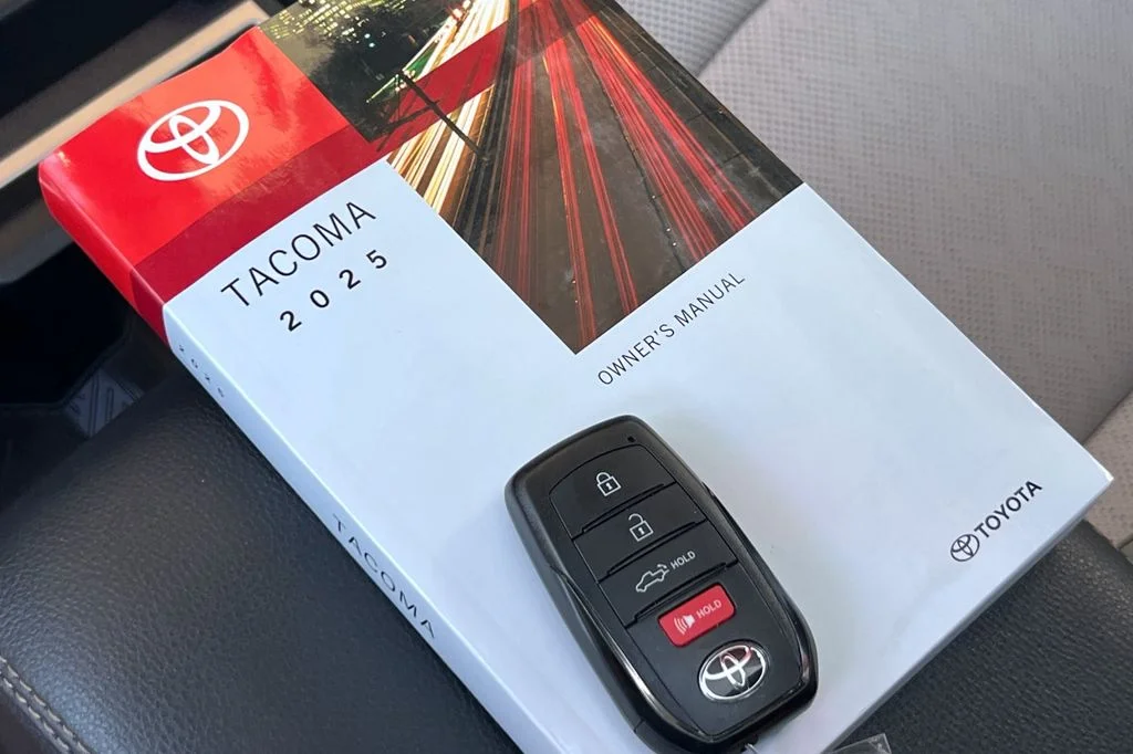 Certified Used 2025  Toyota Limited image 12