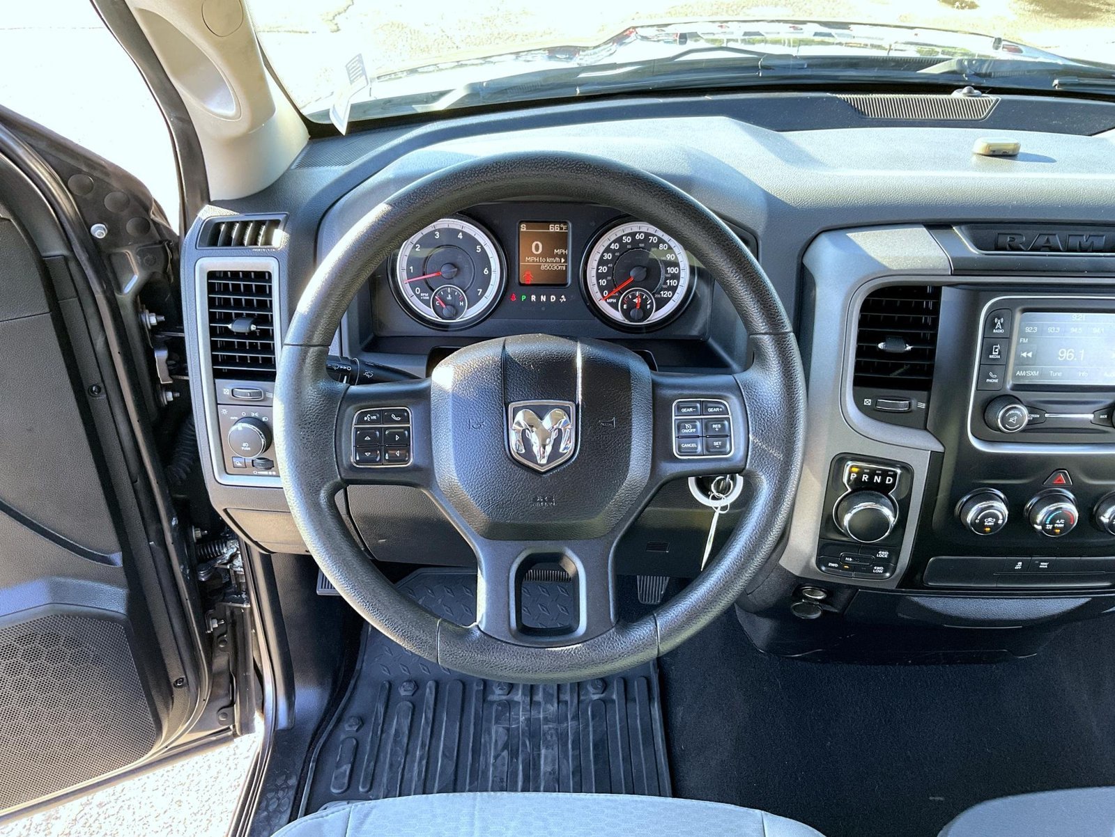 Used 2015 Gray Ram Express image 12