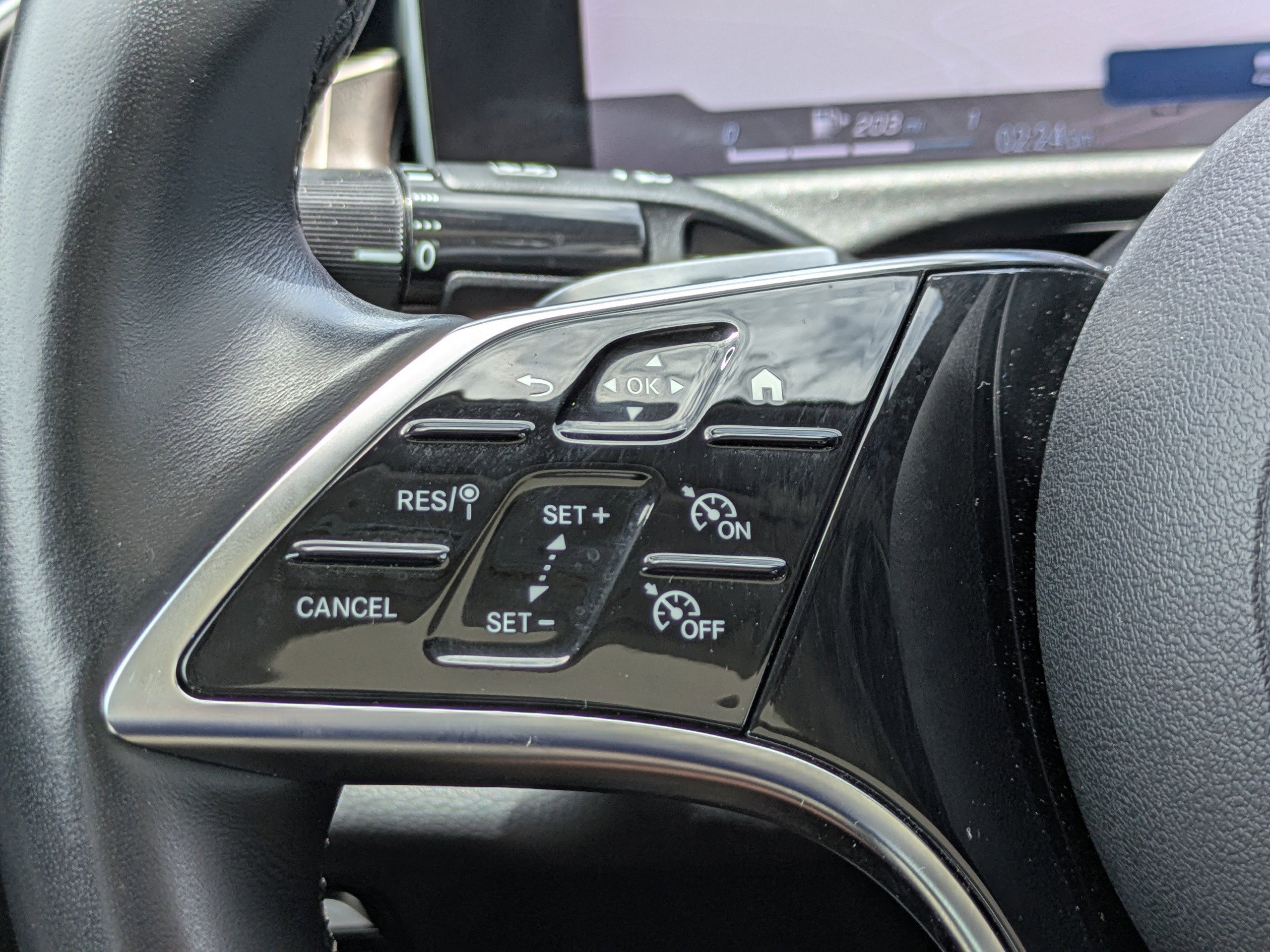 Used 2025 Obsidian Black Metallic Mercedes-Benz E 350 image 29
