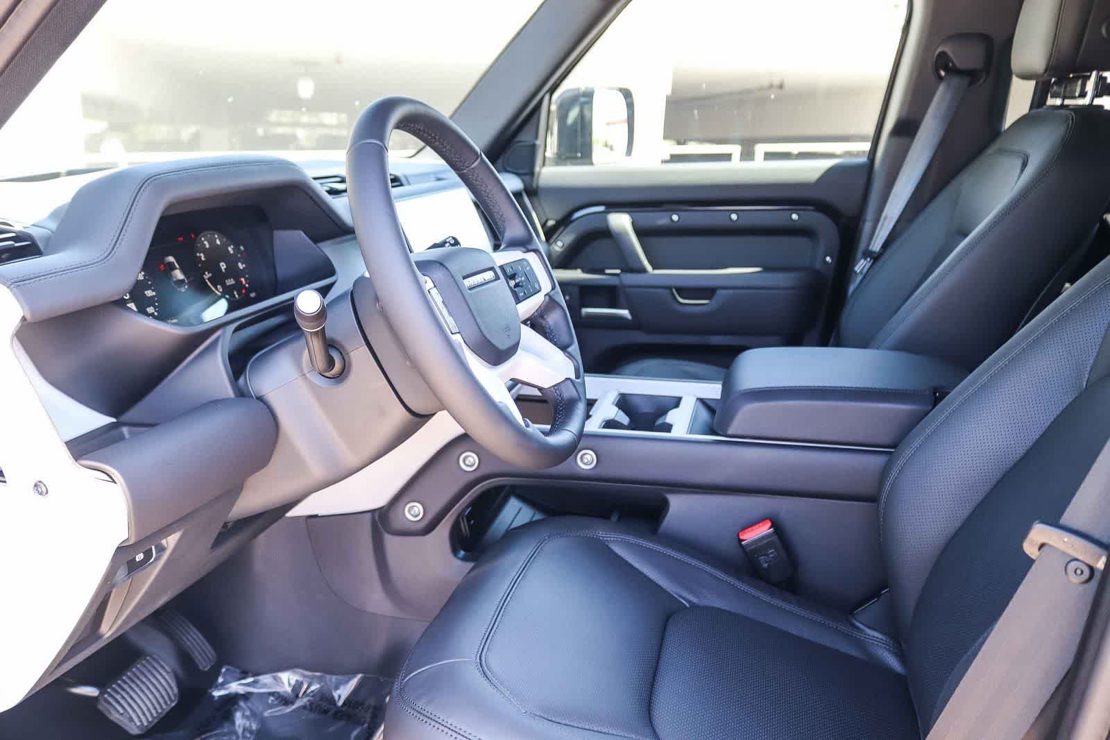New 2026 Santorini Black Land Rover X-Dynamic SE image 17