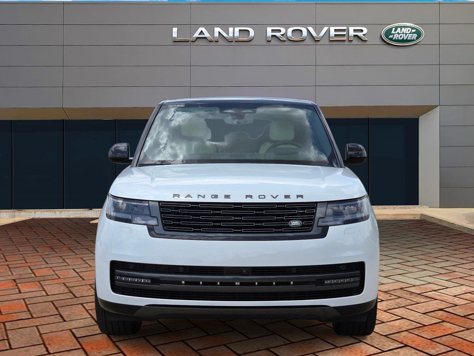 New 2026 Ostuni Pearl White LAND ROVER SE 7 Seats image 2