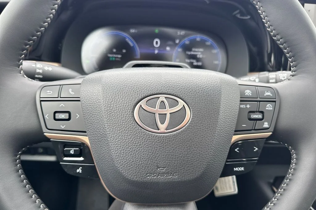 New 2026 Oxygen White <sup>1</sup> Toyota  Limited image 23