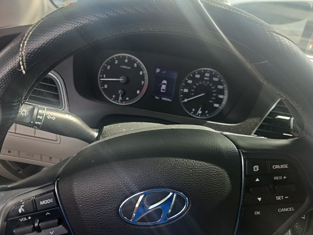 Used 2016 Red Hyundai Sport image 11