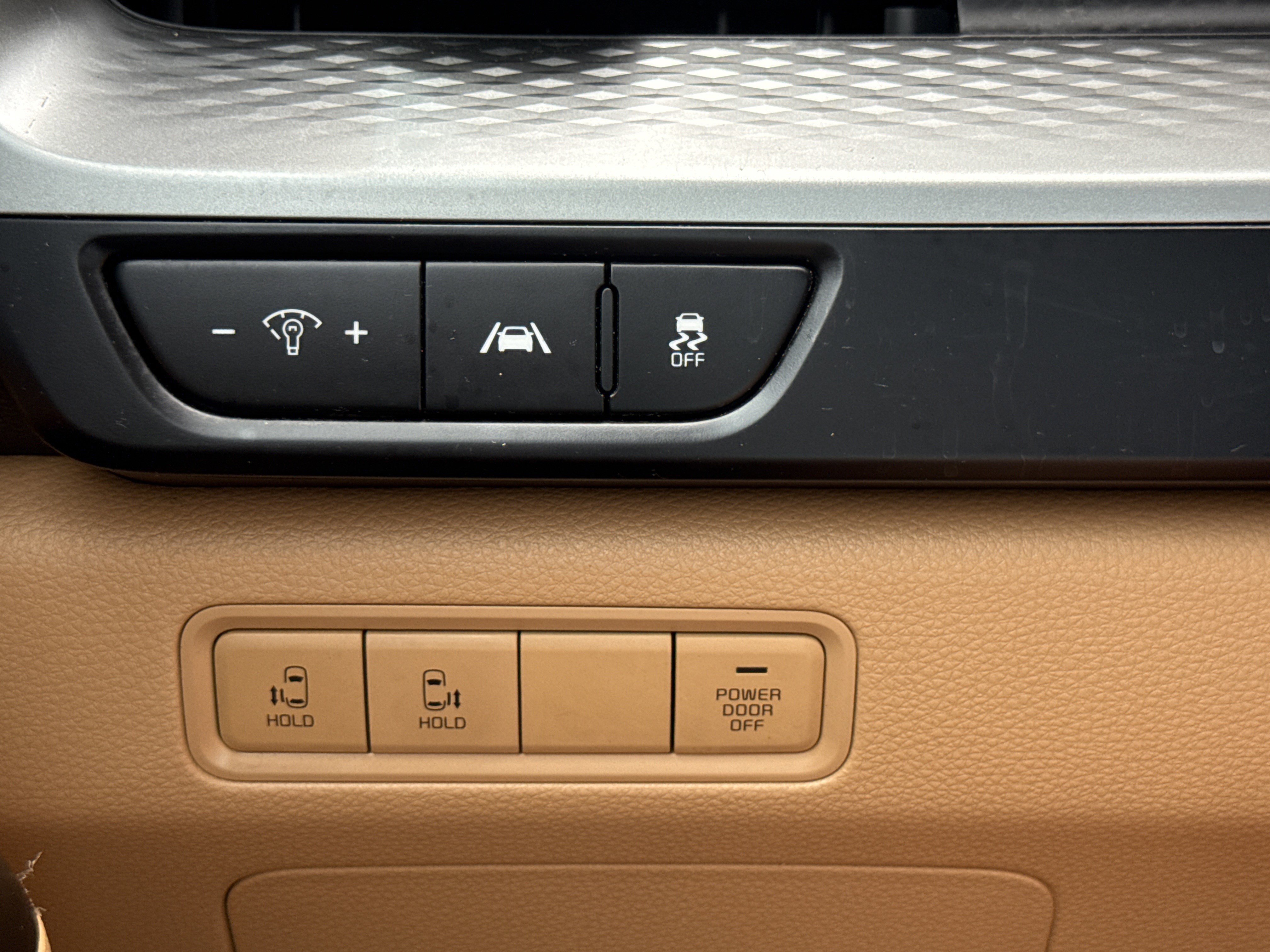 Used 2024 Snow White Pearl Kia LX image 25