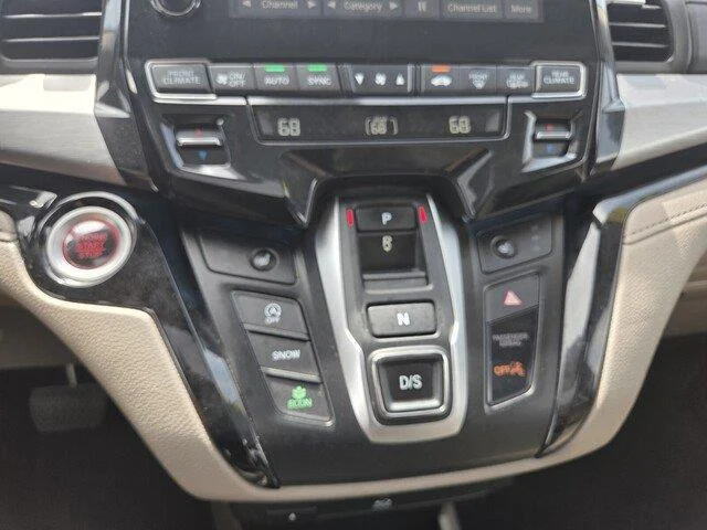 Used 2022 Radiant Red Metallic II Honda Touring image 17