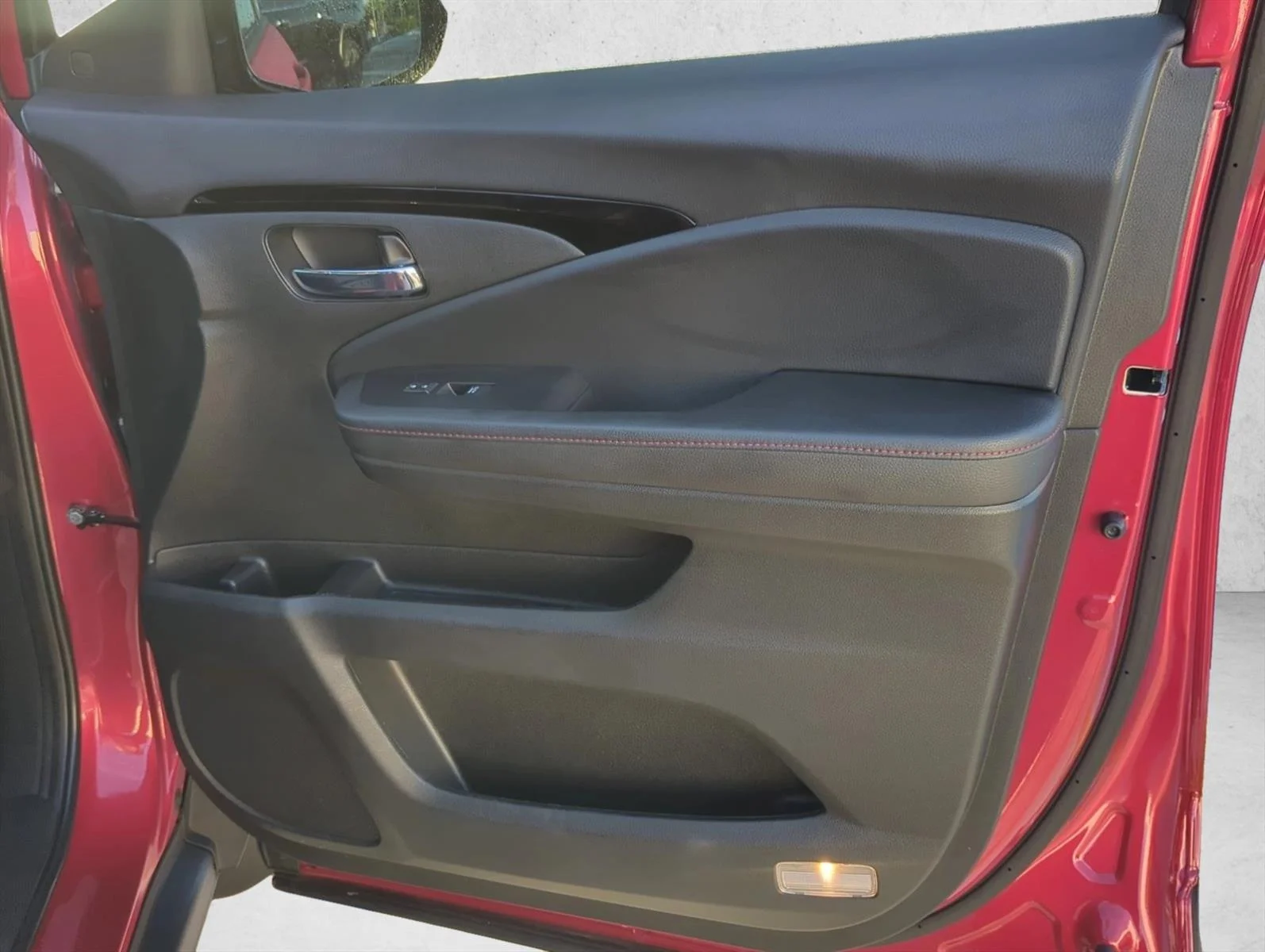 Used 2025 Radiant Red Metallic Ii Honda Black Edition image 23