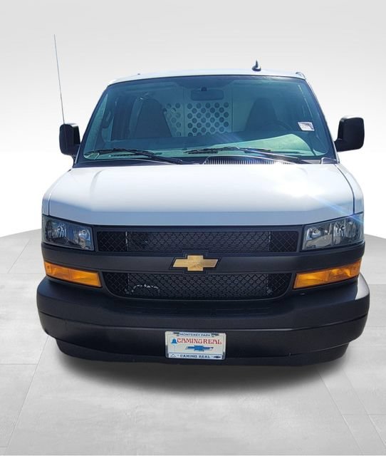 New 2025 Summit White Chevrolet WT image 3