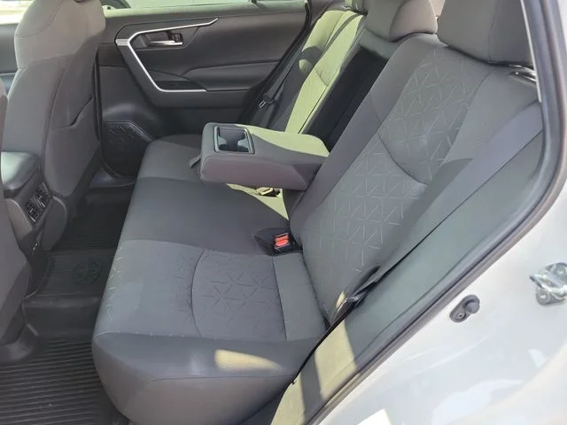 Used 2022 White Toyota XLE image 29