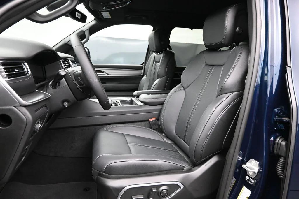 New 2026 Fathom Blue Pearl-Coat Exterior Paint (Late Availability) Jeep Limited Reserve image 11