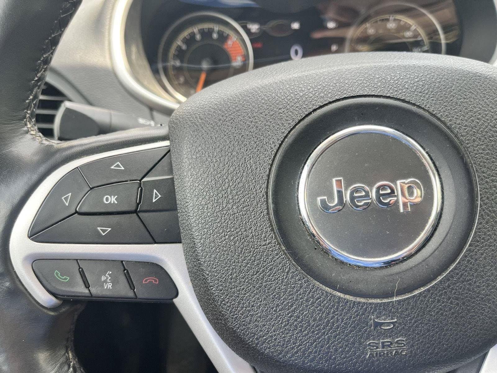 Used 2016 Bright White Clearcoat Jeep Trailhawk image 24