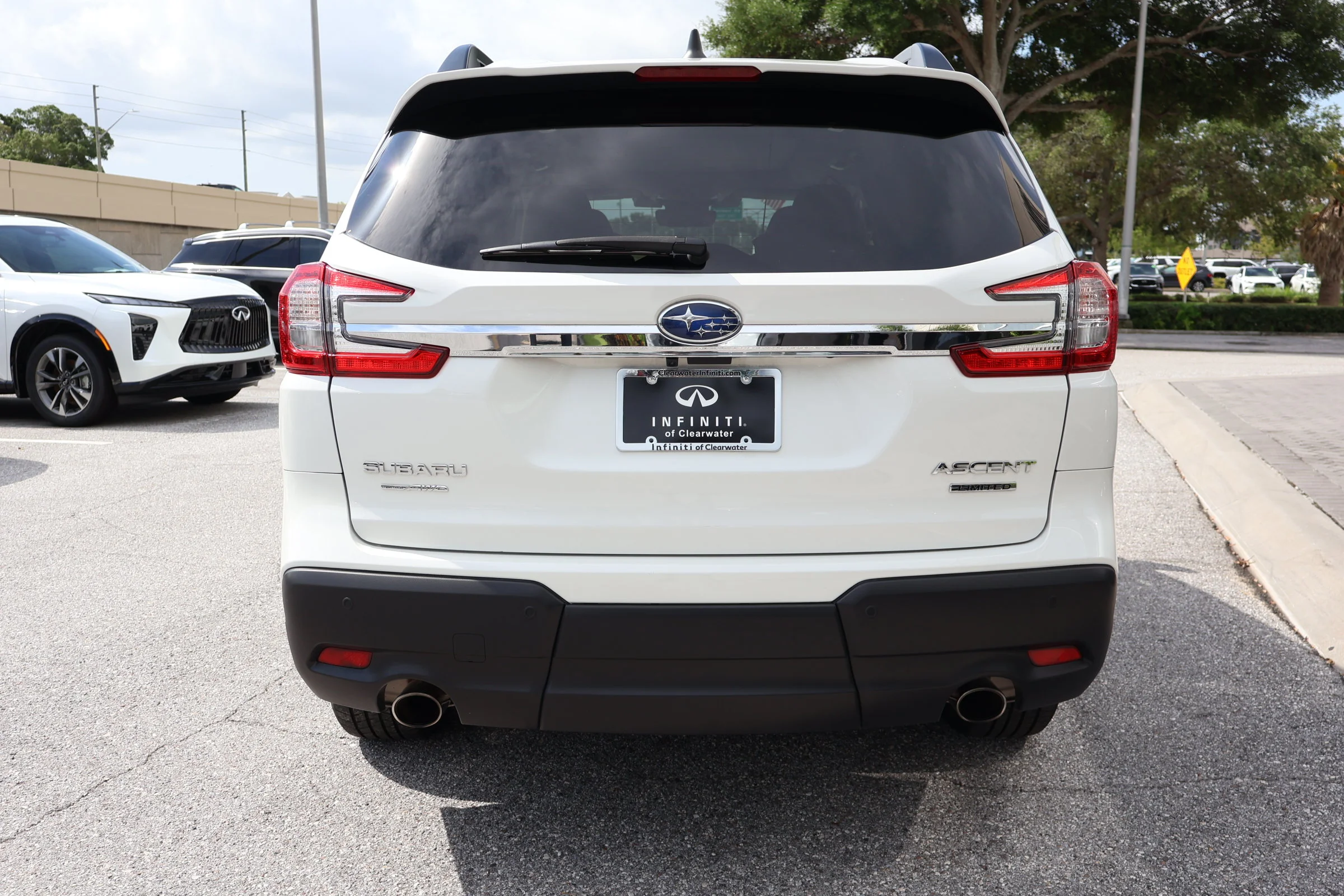 Used 2024 Crystal White Pearl Subaru Limited image 8