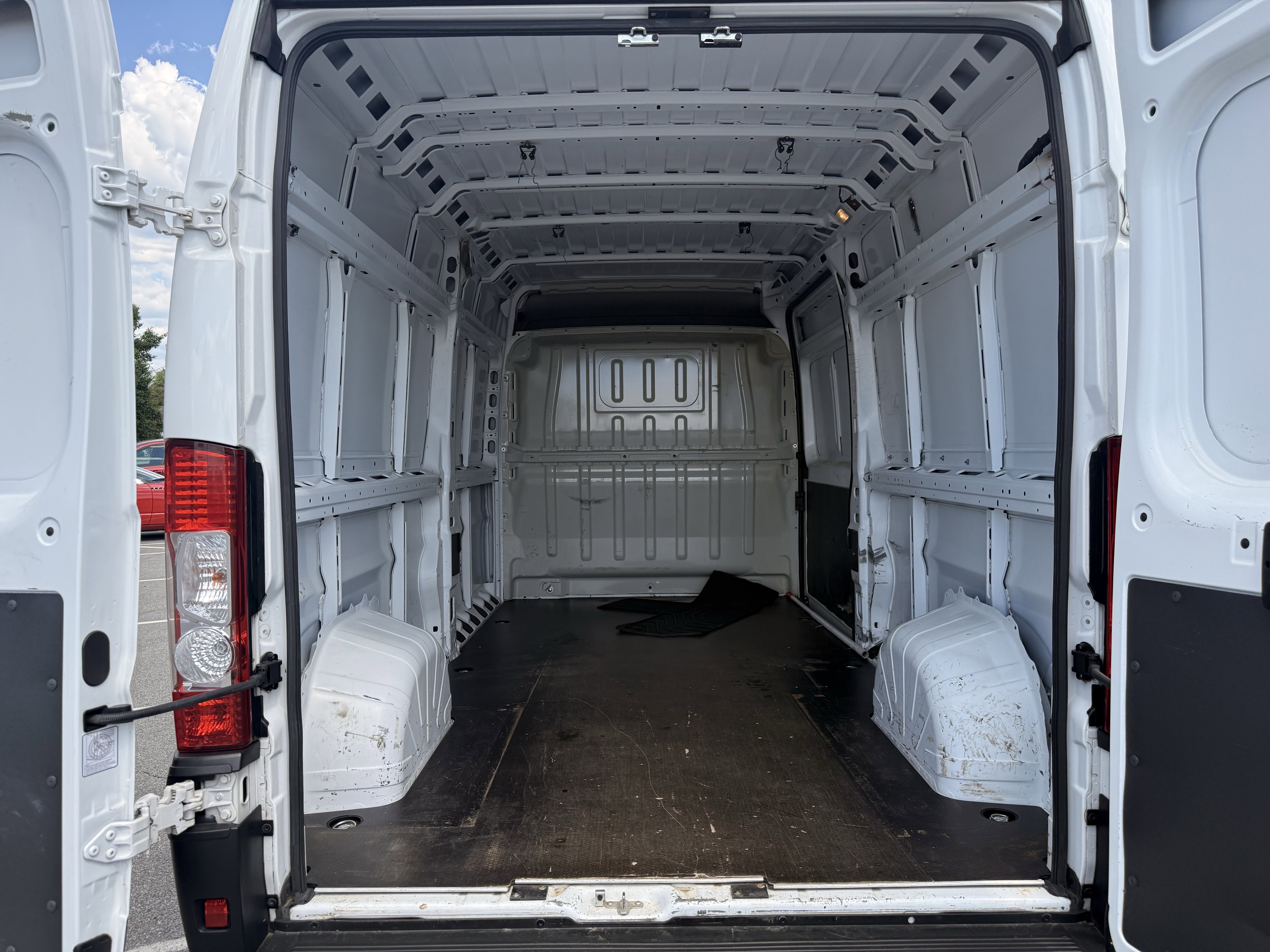 Used 2022 White Ram High Roof image 28