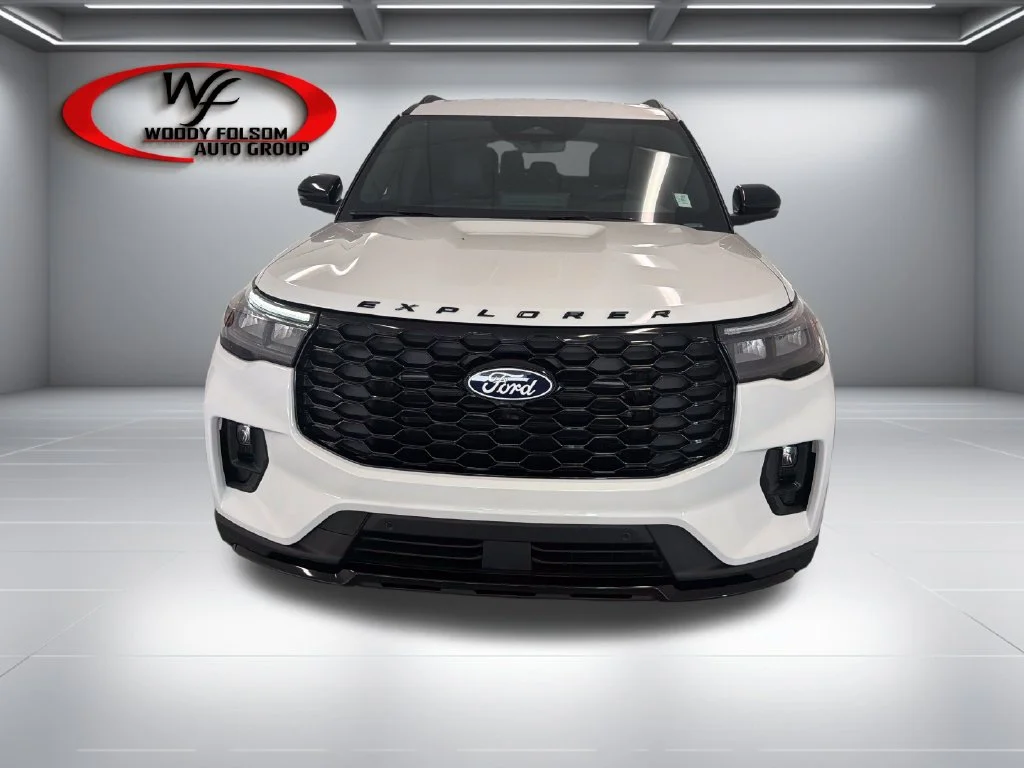 New 2027 Star White Metallic Tri-Coat Ford ST-Line image 2