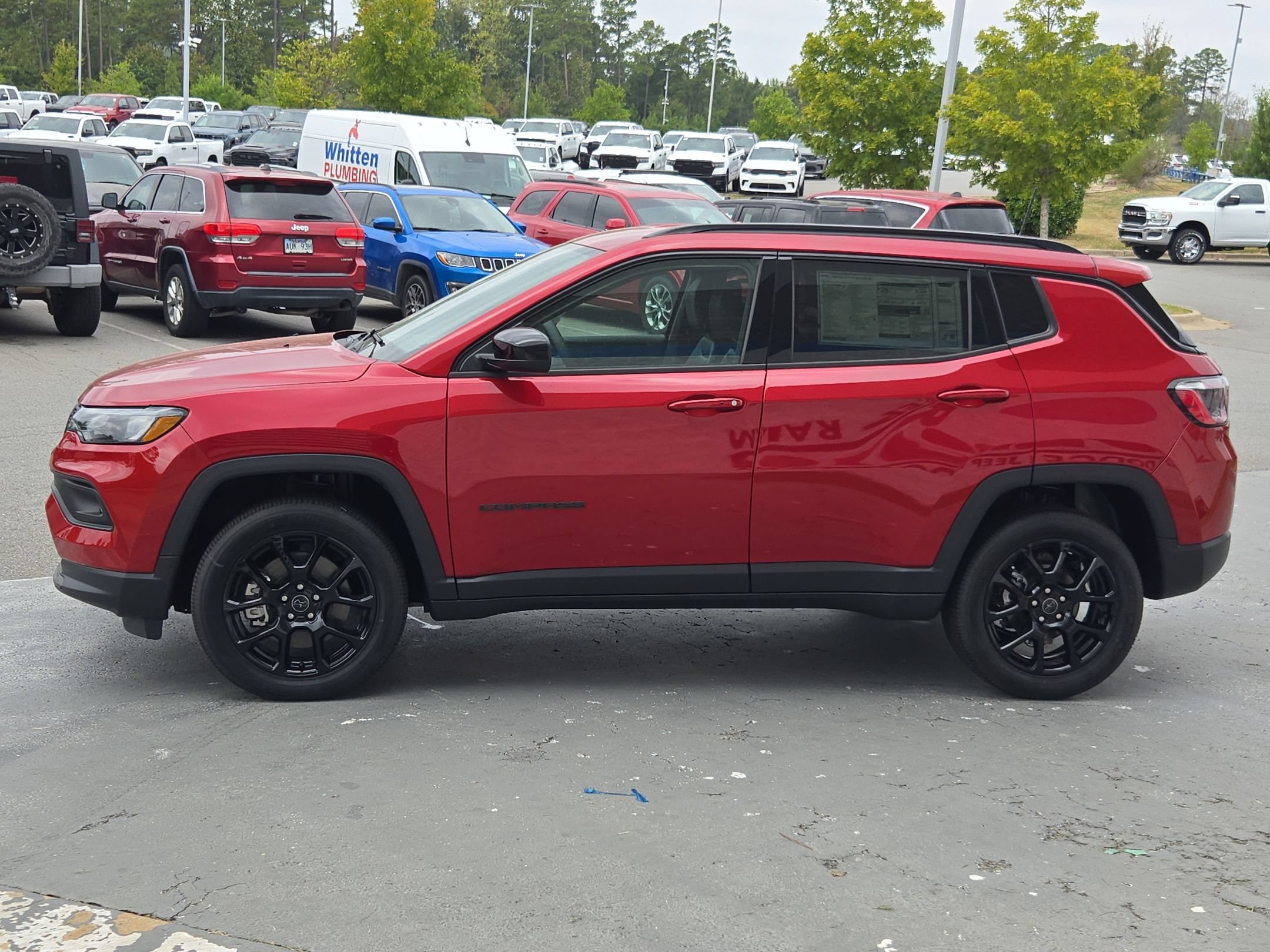 New 2026 Red Hot Pearl-Coat Exterior Paint Jeep Latitude Altitude image 4