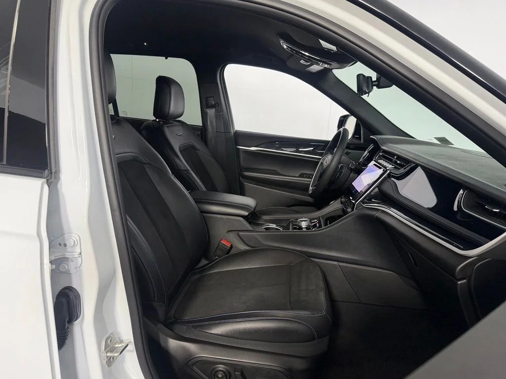 Used 2023 White Jeep Trailhawk 4xe image 30