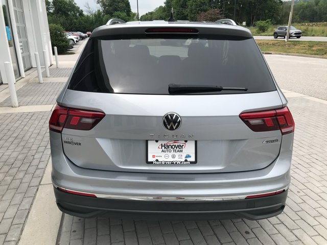 Used 2022 Pyrite Silver Metallic Volkswagen SE image 7