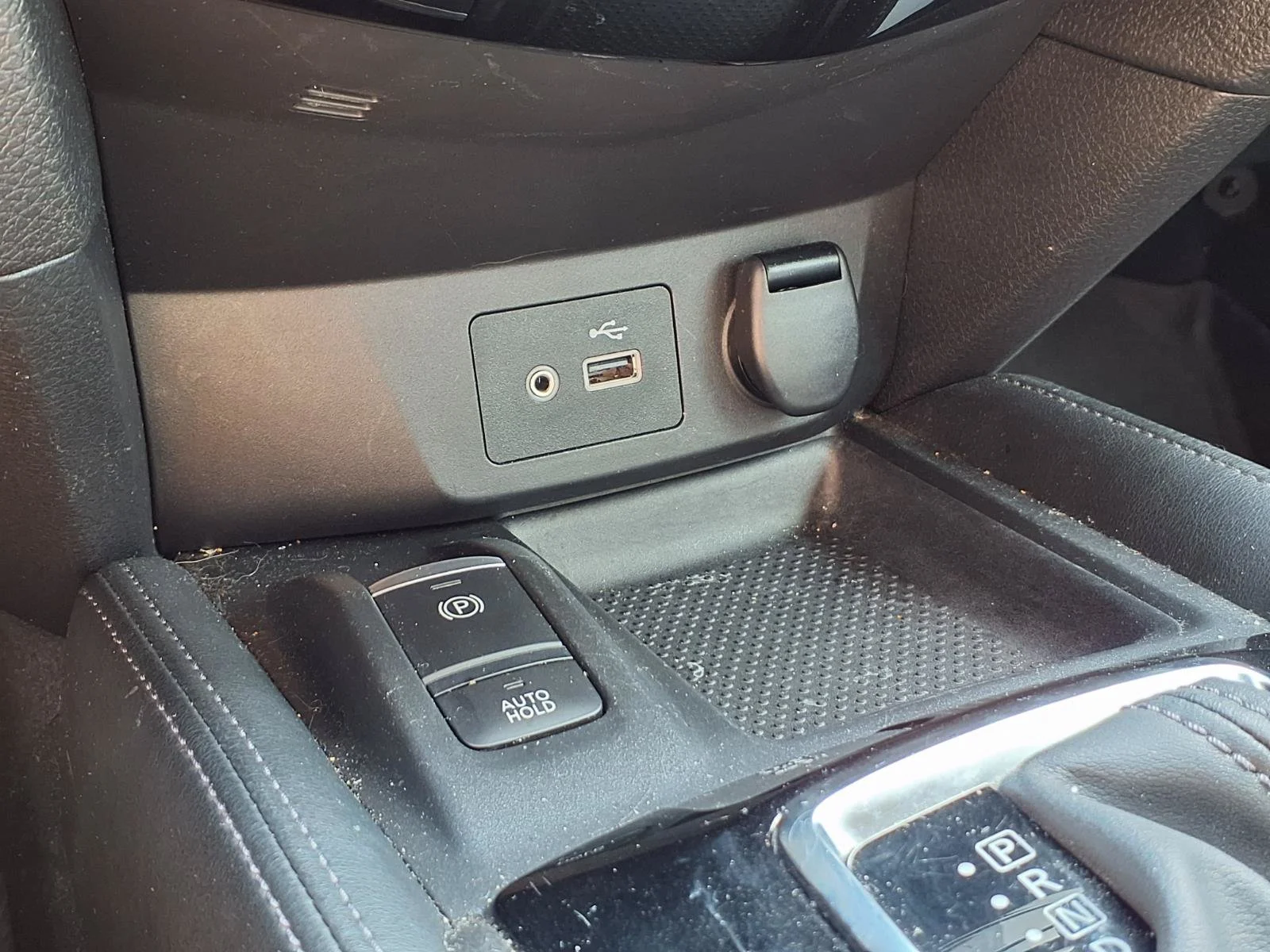 Used 2019 Gun Metallic Nissan SL image 11