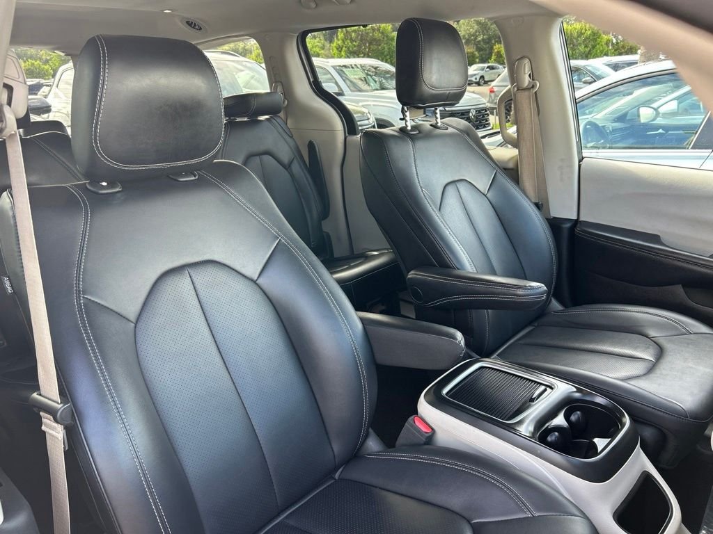 Used 2024 Silver Chrysler Touring L image 37