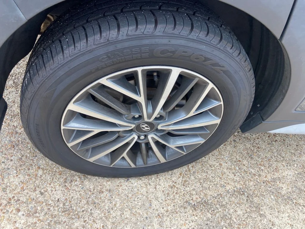 Used 2019 Blue Hyundai Ultimate image 31