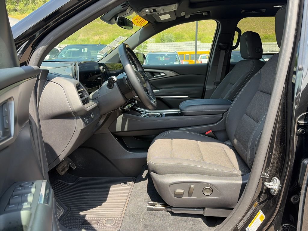 Used 2024 Black Chevrolet LT image 9
