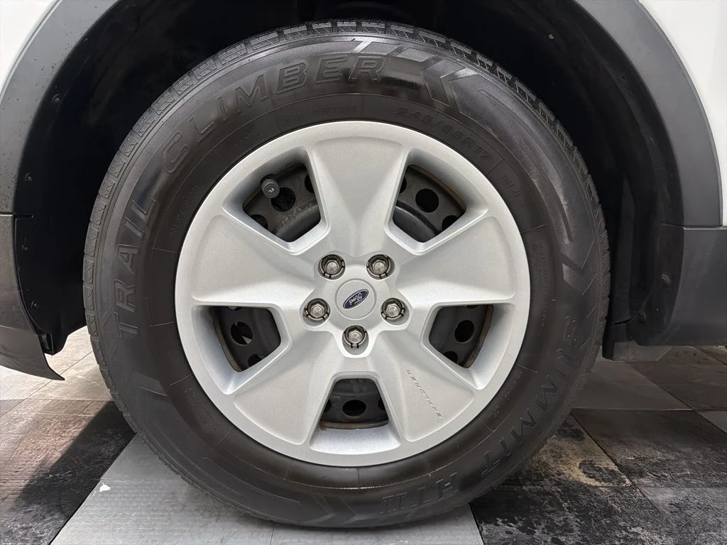 Used 2014 White Ford Base image 15