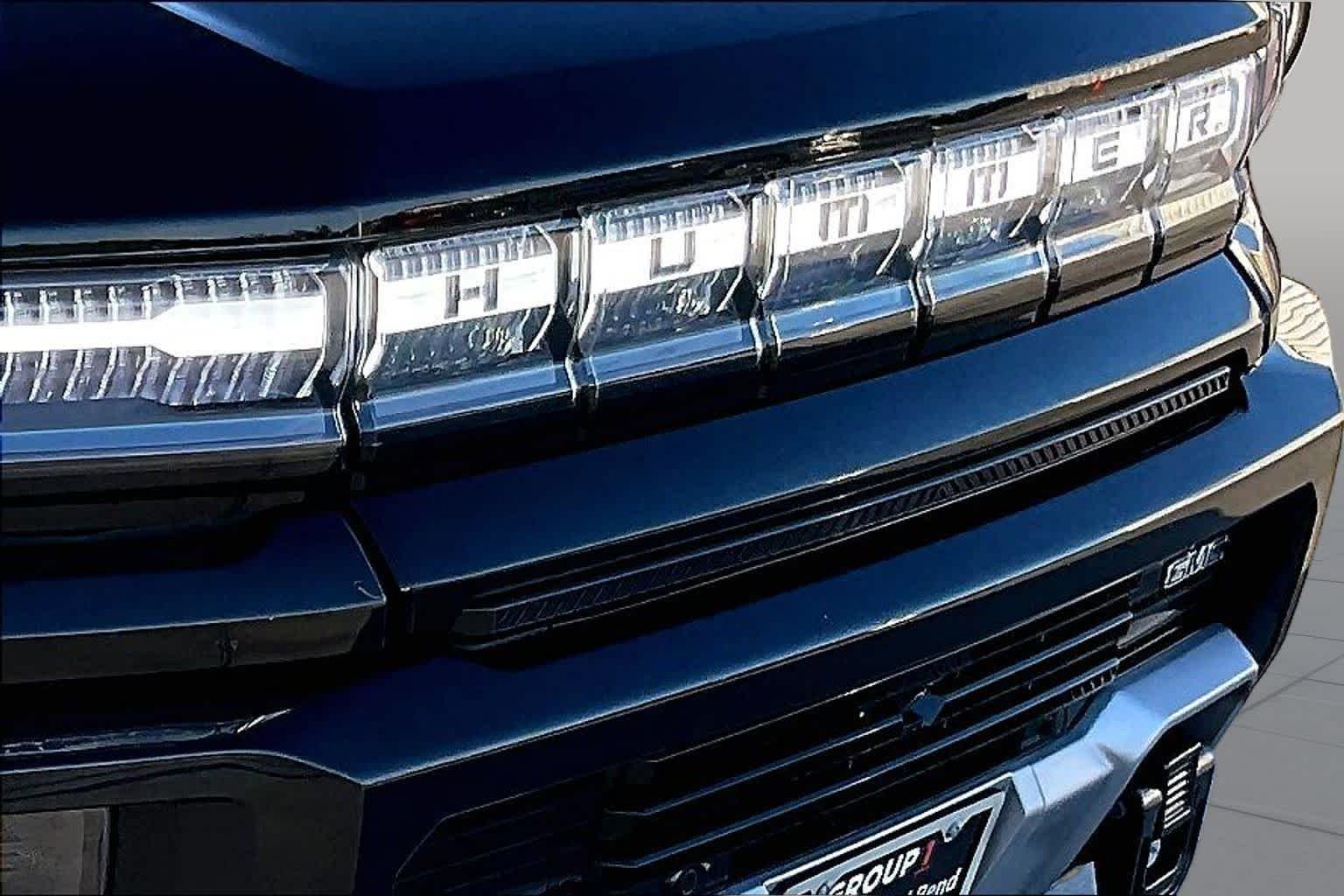 Used 2025 Void Black GMC 2X image 29