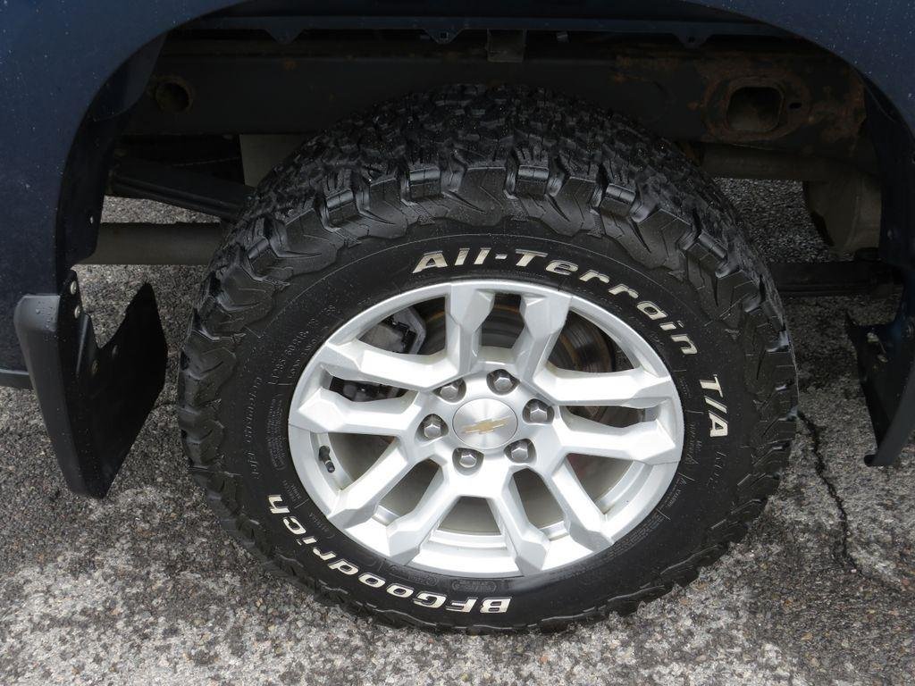 Used 2022 Blue Metallic Chevrolet LT image 14