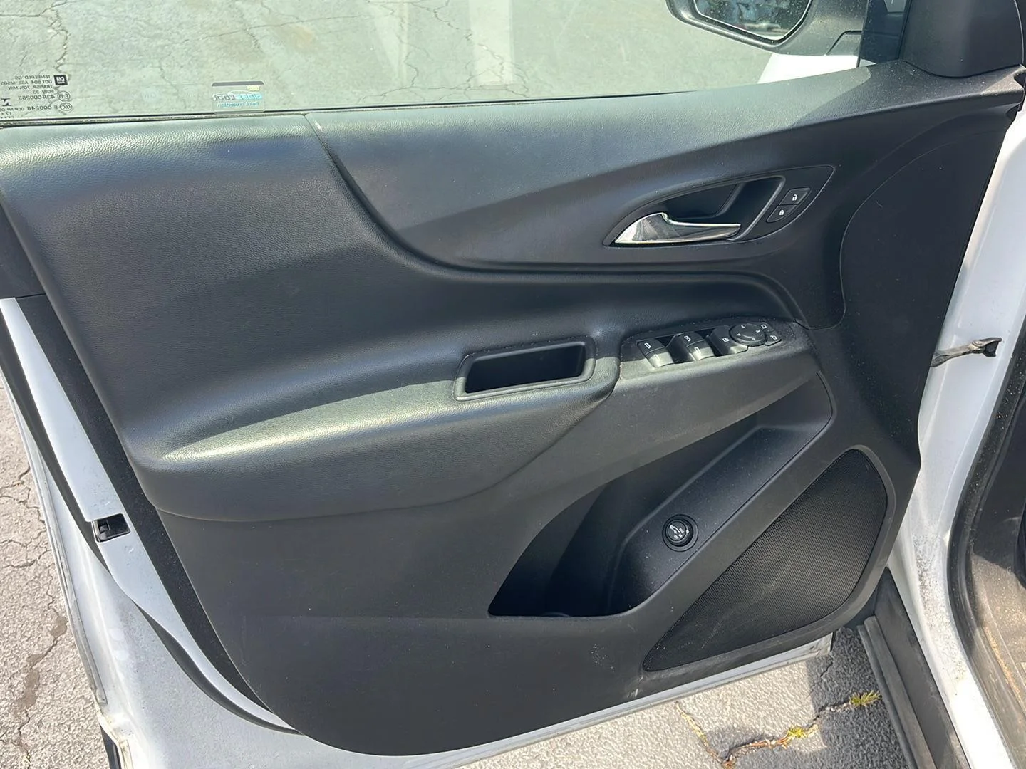 Used 2018 SUMMIT WHITE Chevrolet LT image 16