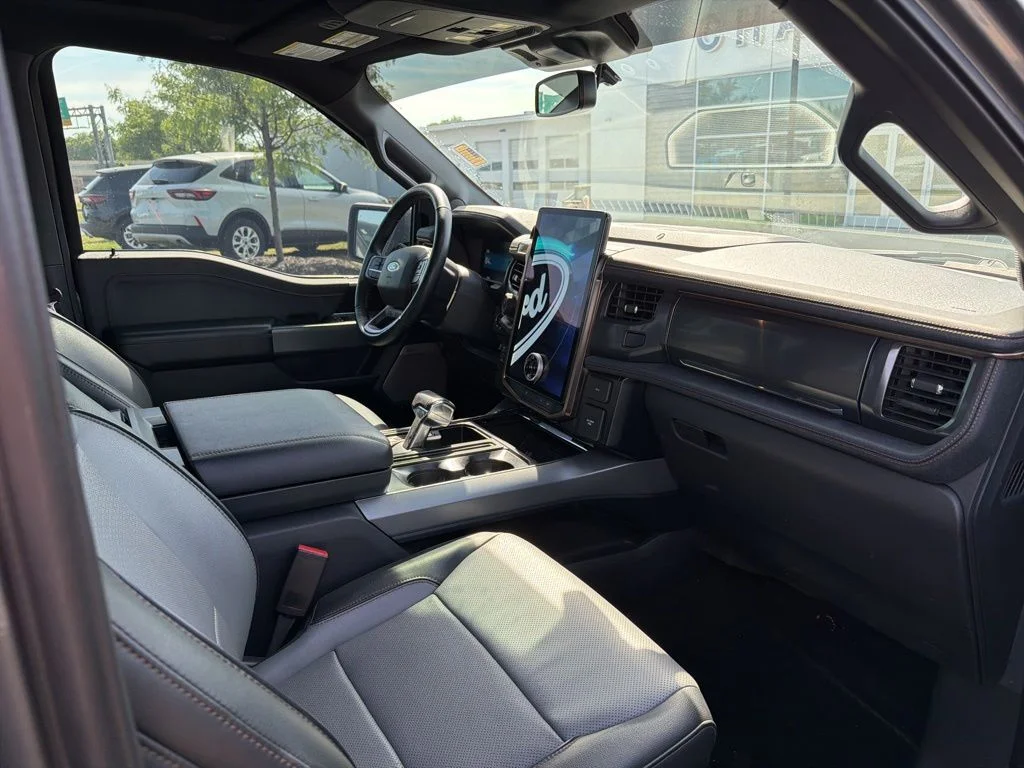 Used 2023 Gray Metallic Ford Lariat image 20