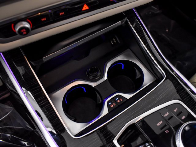 Used 2025 Gray BMW M60i image 32