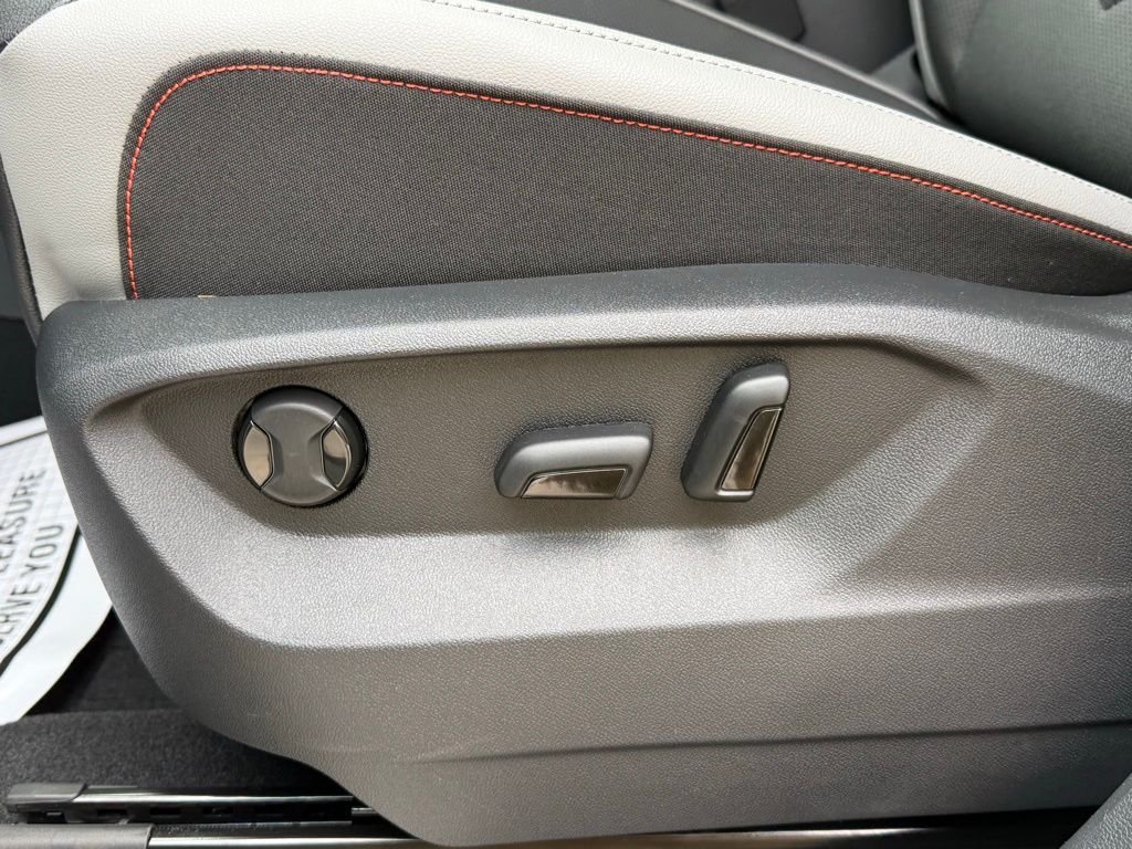 New 2026 White Volkswagen 2.0T Peak Edition image 27