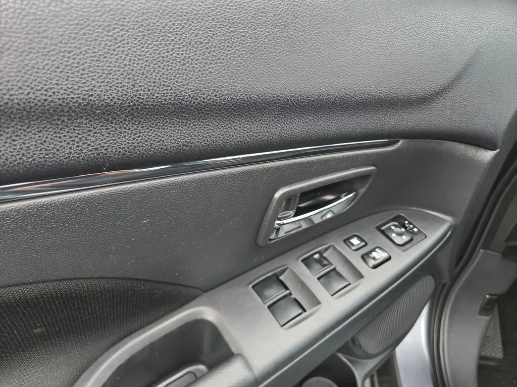 Used 2024 Gray Mitsubishi 2.0 SE image 31