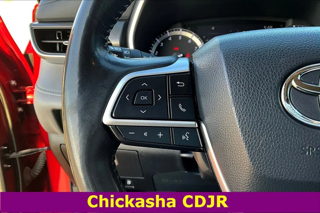 2022 Toyota Highlander XLE - Photo 11
