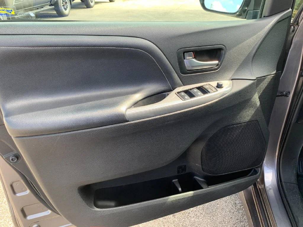 Used 2018 Gray Toyota SE Premium image 12