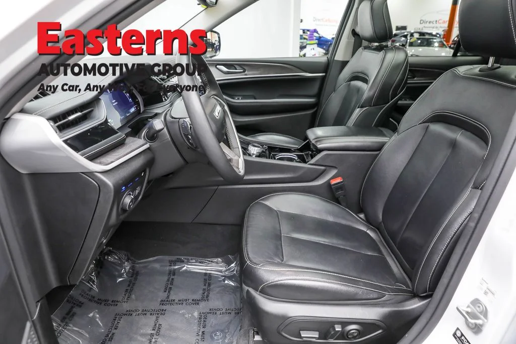 Used 2022 White Jeep 4xe image 14