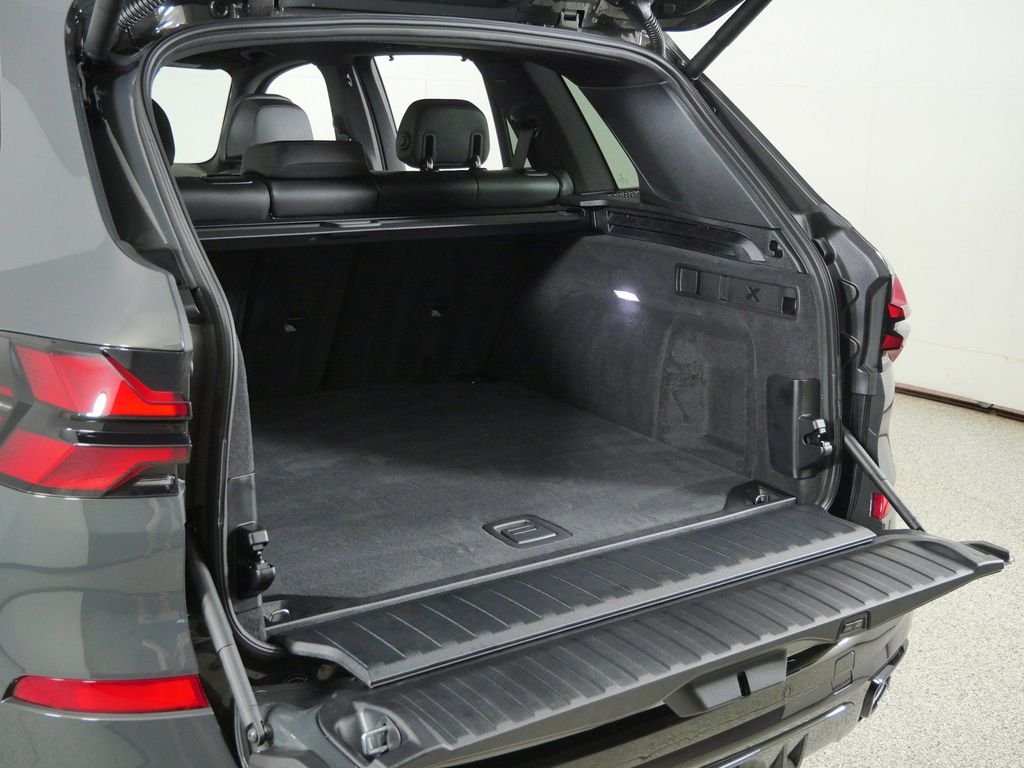 New 2026 Dravit Grey Metallic BMW xDrive40i image 29