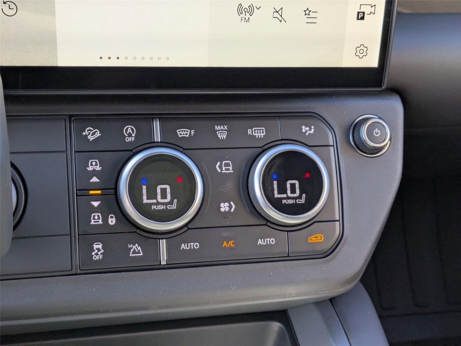 Used 2026 Borasco Grey Metallic Land Rover X-Dynamic SE image 22