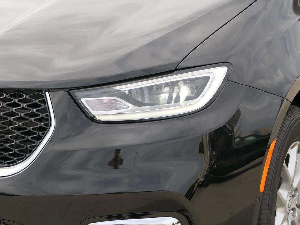 New 2026 Diamond Black Crystal Pearl Coat Chrysler Select image 7