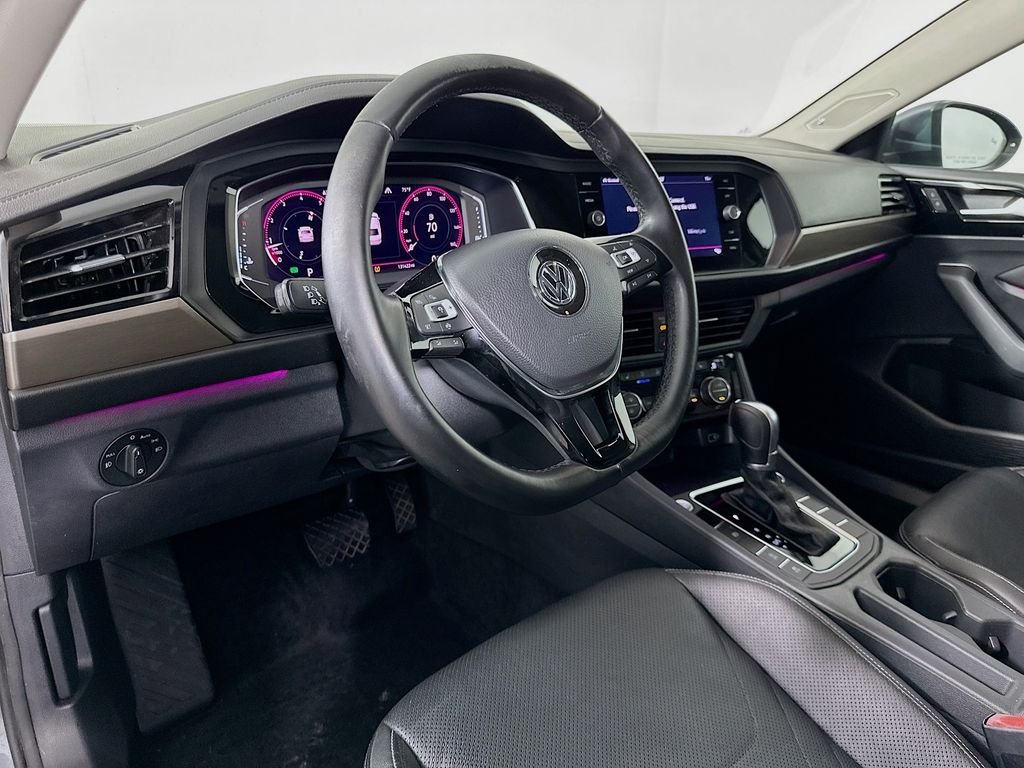 Used 2019 Platinum Gray Metallic Volkswagen SEL Premium image 9
