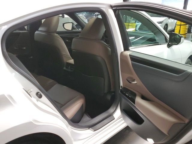 Used 2025 White Lexus 350 image 24