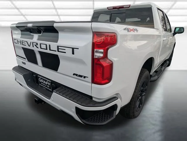 New 2026 Summit White Chevrolet RST image 30