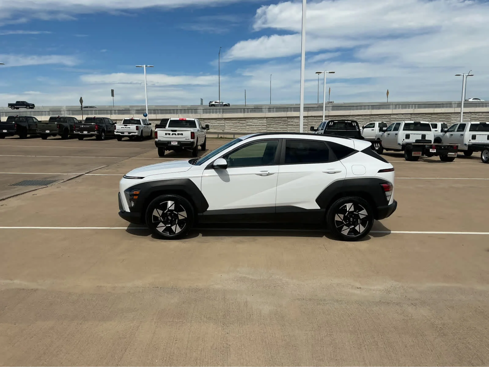 Used 2025 Atlas White Hyundai SEL image 9