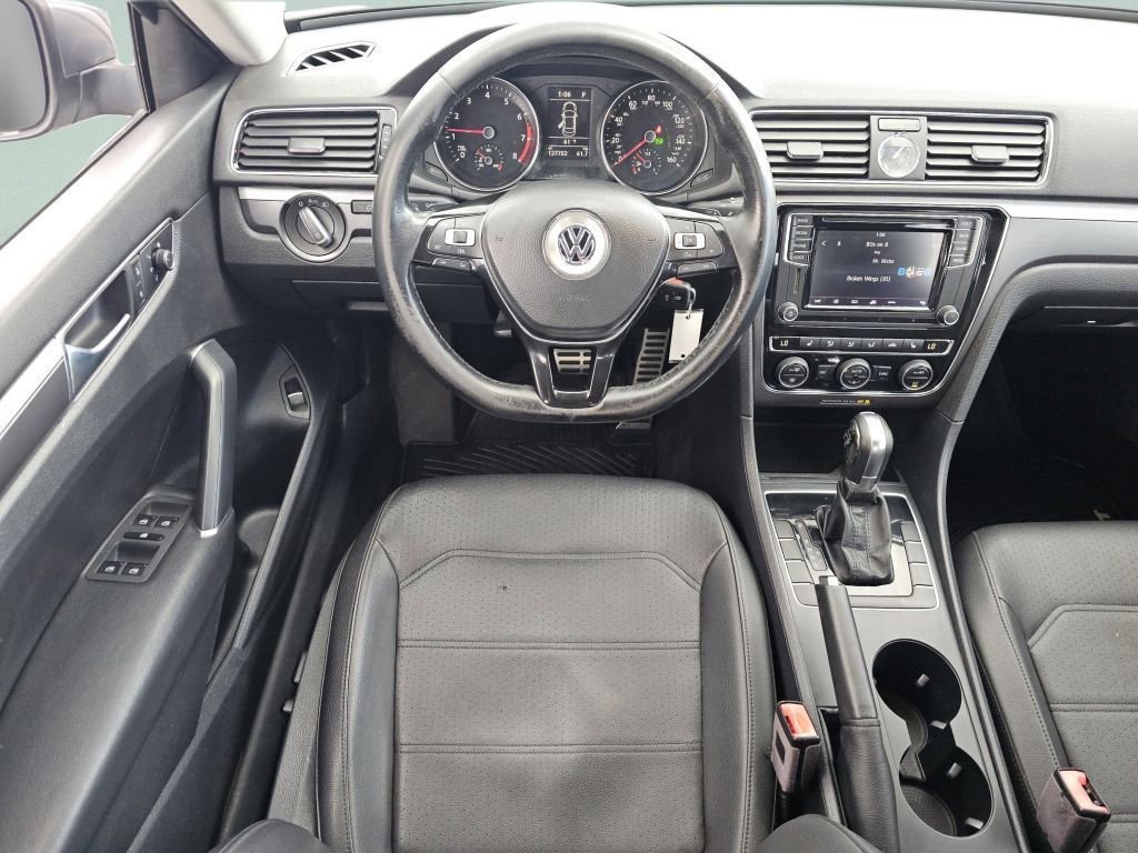 Used 2017 Platinum Gray Metallic Volkswagen R-Line w/Comfort Pkg image 4