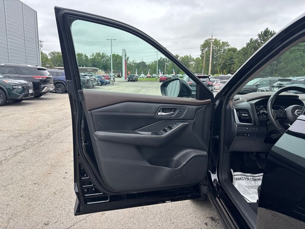 Used 2023 Black Nissan SL image 17