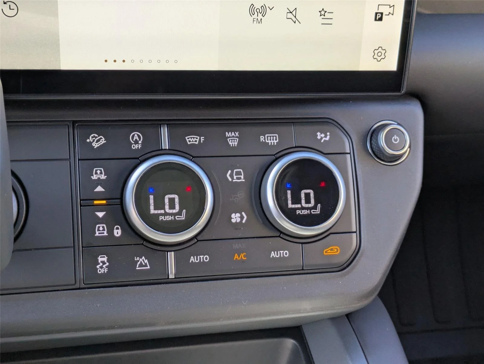 Used 2026 Borasco Grey Metallic Land Rover X-Dynamic SE image 22